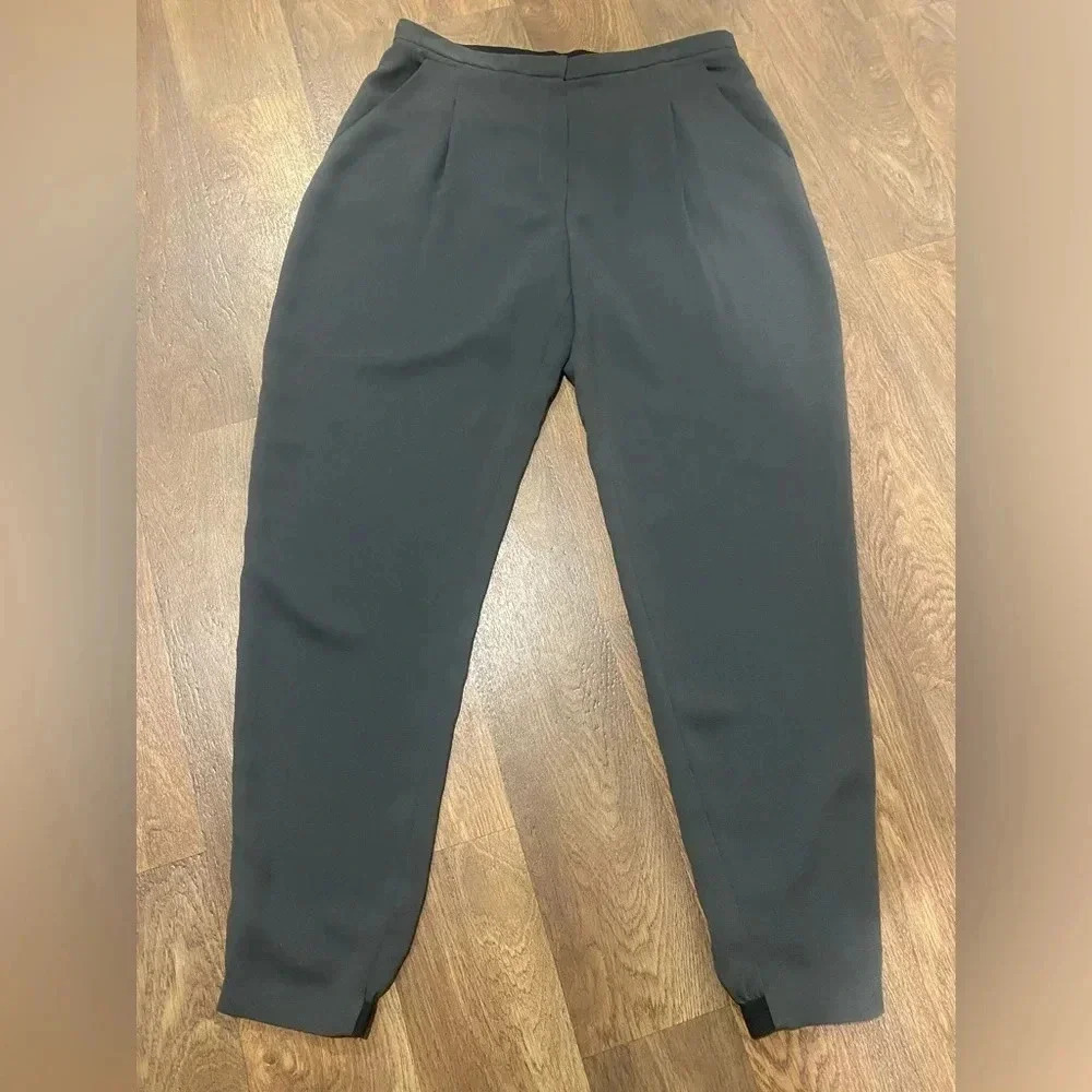 T Tahari Women's Petar Tapered Pants Gray Pleated Front Hight Rise Size 8